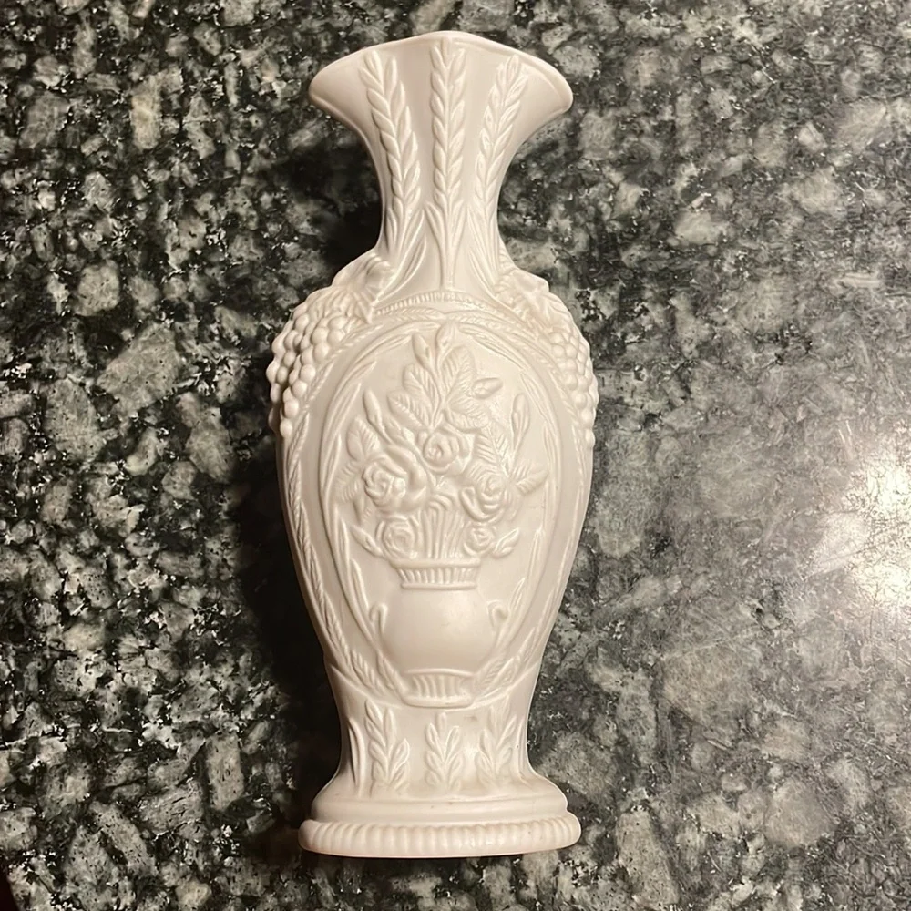 Vintage British Heritage Collection White Porcelain Vase‎ by Portmeirion England